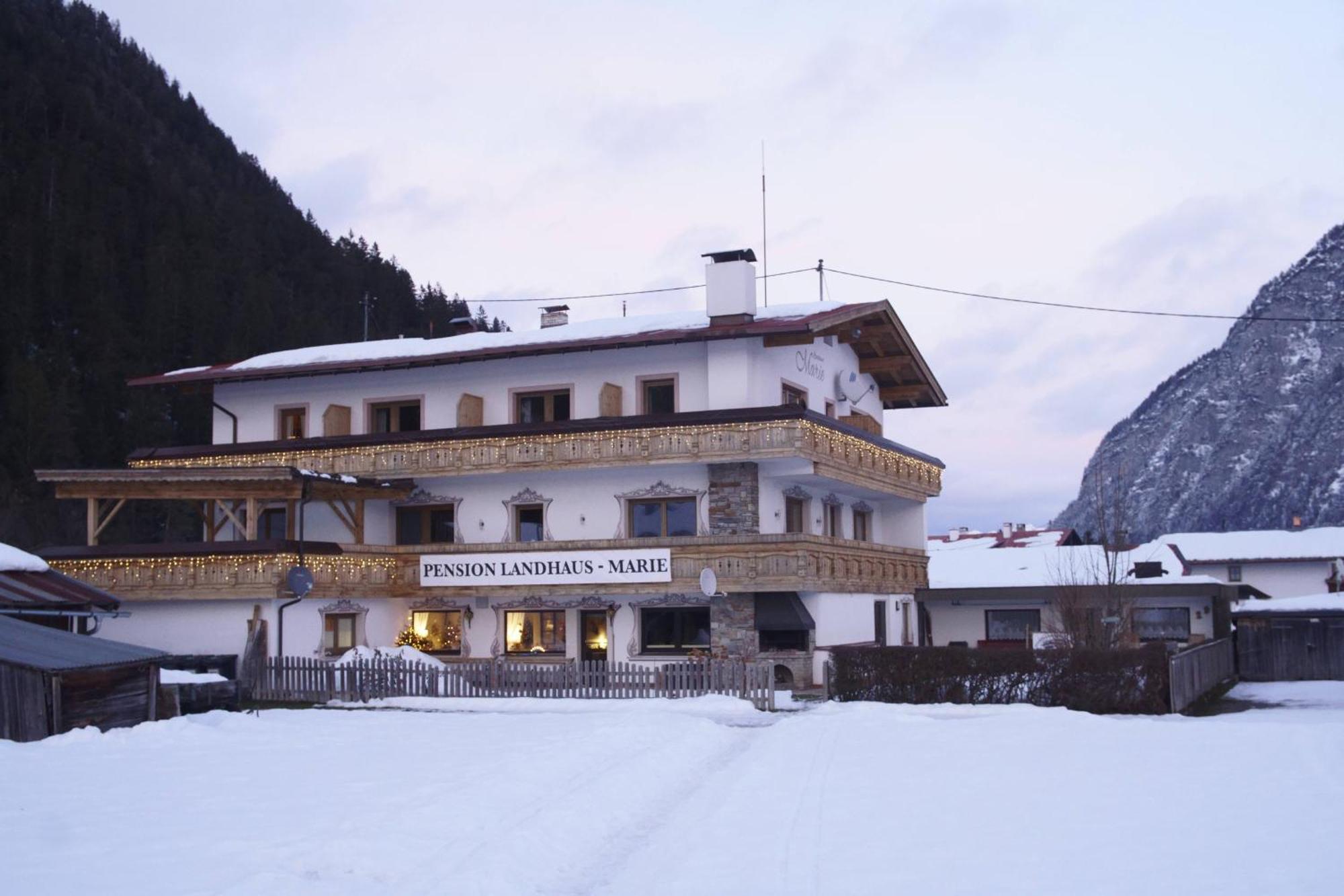 Pension Und Apartments Landhaus Marie لوتاش المظهر الخارجي الصورة