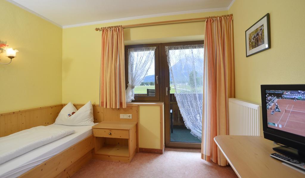 Pension Und Apartments Landhaus Marie لوتاش المظهر الخارجي الصورة