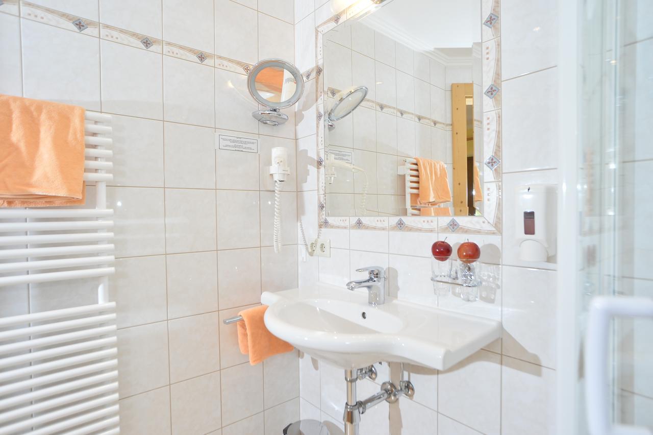 Pension Und Apartments Landhaus Marie لوتاش المظهر الخارجي الصورة