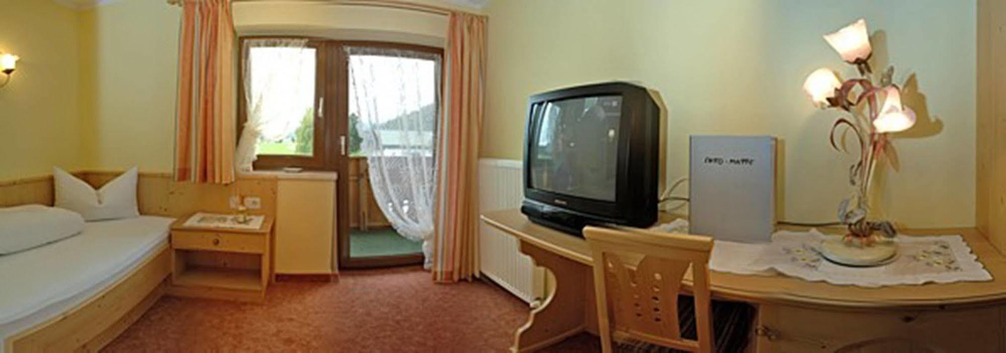 Pension Und Apartments Landhaus Marie لوتاش المظهر الخارجي الصورة