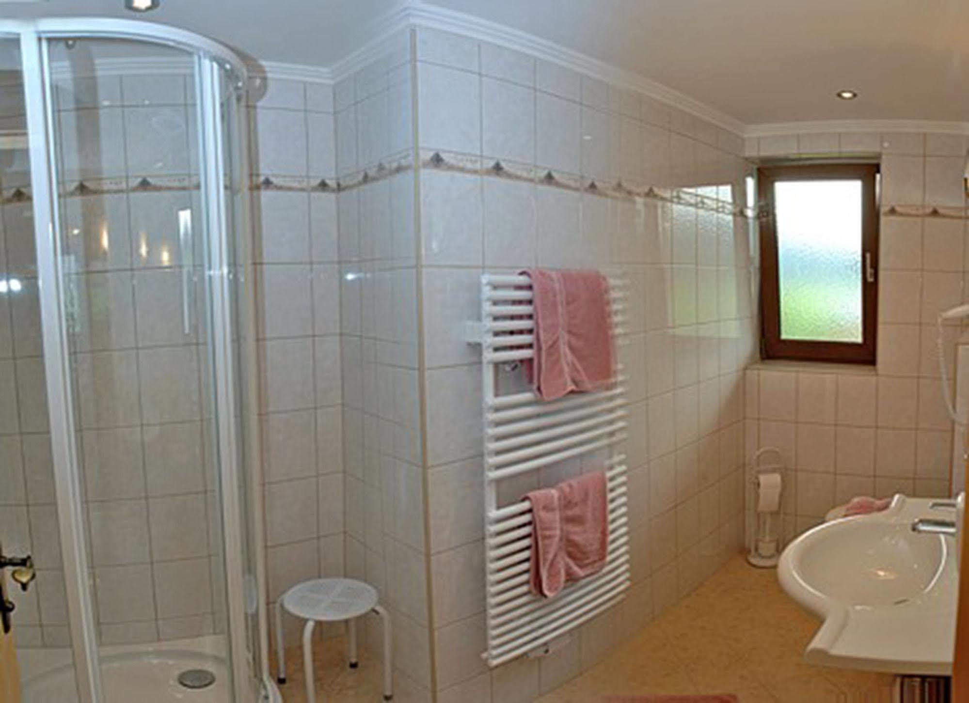 Pension Und Apartments Landhaus Marie لوتاش المظهر الخارجي الصورة