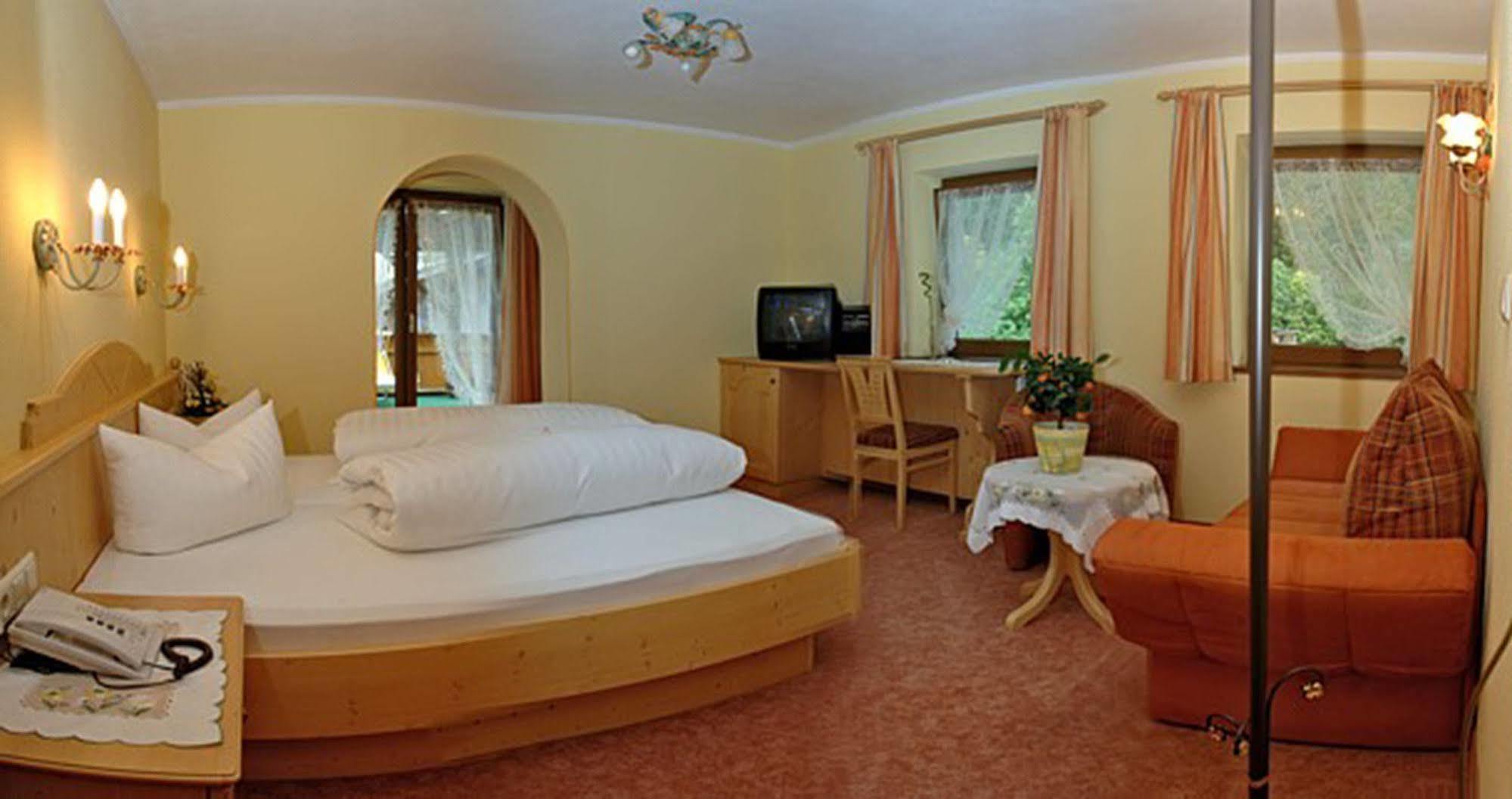 Pension Und Apartments Landhaus Marie لوتاش المظهر الخارجي الصورة