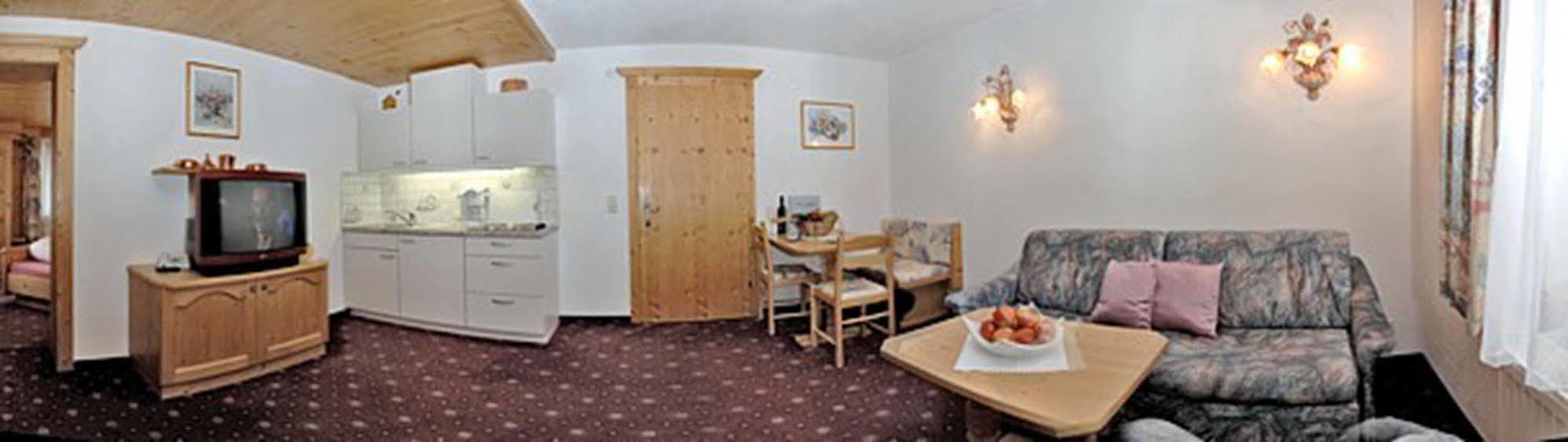 Pension Und Apartments Landhaus Marie لوتاش المظهر الخارجي الصورة