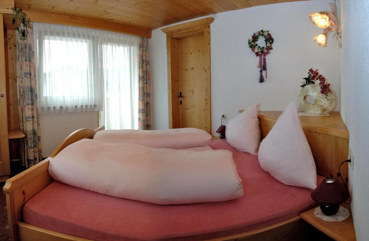 Pension Und Apartments Landhaus Marie لوتاش الغرفة الصورة